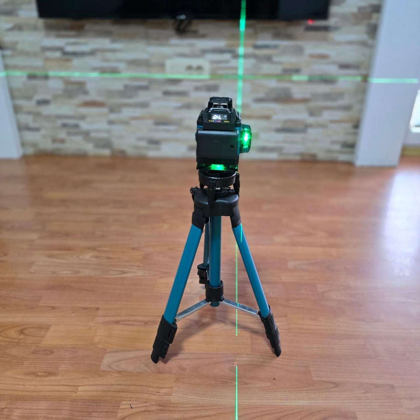 Profesionalni linijski laser sa 16 linija